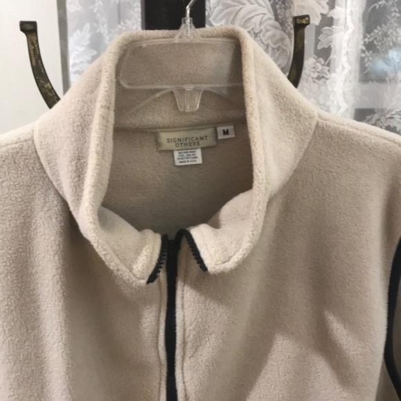 Attractive off white fleece vest. Slimming! - Picture 3 of 8